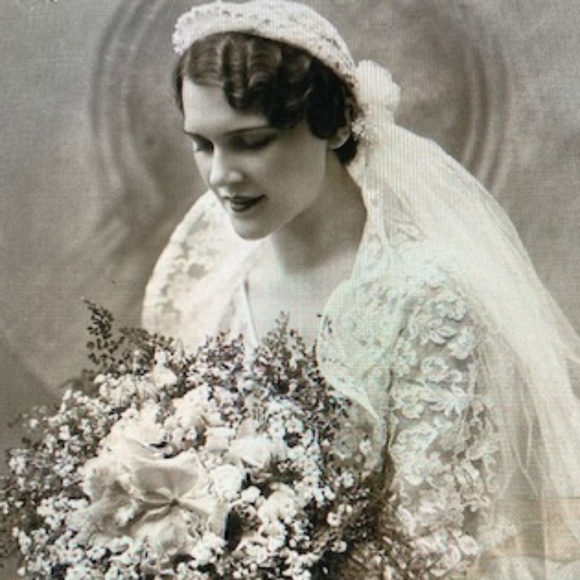 Vintage Ivory Lace Wedding Gown - Picture 16 of 16